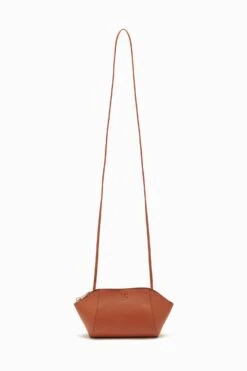 ULLA JOHNSON Imogen Large Makeup Pouch - Sierra 7 ULLA JOHNSON Imogen Large Makeup Pouch - Sierra -Chic Clothing Store FA231310 IMOGENLARGEMAKEUPPOUCH SIERRA e r web d86b79e1 88b1 4b3e b3ff 8d62080a4cd7