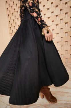 ULLA JOHNSON Wren Skirt - Noir -Chic Clothing Store SHOT 040 0131 ULLA JOHNSON WREN SKIRT NOIR UJ990304 view 1