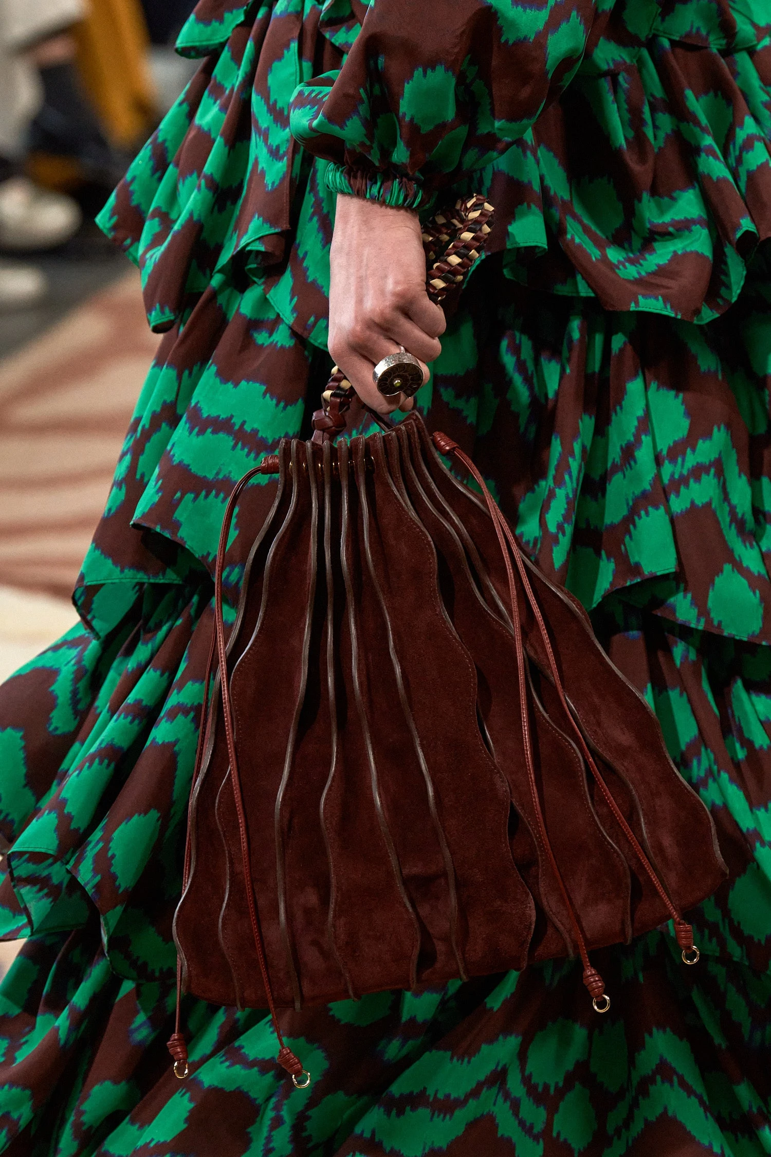 ULLA JOHNSON Adria Large Pleated Wave Bag - Mahogany 7 ULLA JOHNSON Adria Large Pleated Wave Bag - Mahogany - Image 5