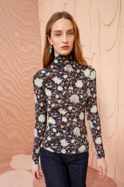 ULLA JOHNSON Aurelia Turtleneck - Nuit 10 ULLA JOHNSON Aurelia Turtleneck - Nuit -Chic Clothing Store ULLA JOHNSON AURELIA TURTLENECK NUIT RESHOOT 0022