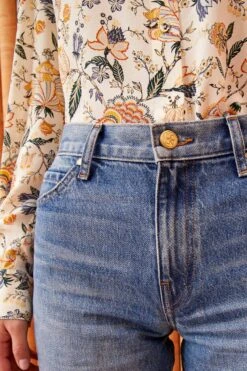 ULLA JOHNSON The Esme Jean - Danube Medium Indigo Wash 10 ULLA JOHNSON The Esme Jean - Danube Medium Indigo Wash -Chic Clothing Store ULLA JOHNSON Esme Jean DANUBE MEDIUM WASH 04