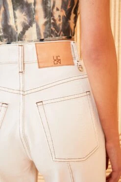 ULLA JOHNSON The Genevieve Jean - Cowrie Wash 12 ULLA JOHNSON The Genevieve Jean - Cowrie Wash -Chic Clothing Store ULLA JOHNSON GENEVIEVE JEAN COWRIE 05 e5781a37 c154 4dfd 8e91 111e92e29d51