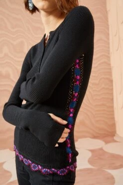 ULLA JOHNSON Juniper Pullover - Noir 11 ULLA JOHNSON Juniper Pullover - Noir -Chic Clothing Store ULLA JOHNSON Juniper Pullover NOIR 05